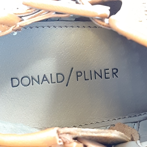 DONALD J PLINER DARIO SUEDE ANKLE BOOTIES - Picture 13 of 16